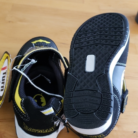 BATMAN Sneakers - Picture 5 of 6